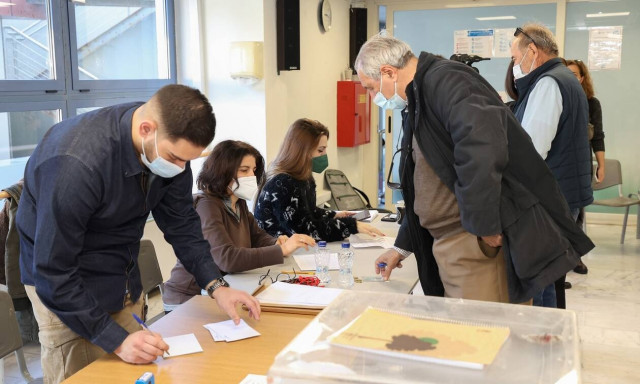 Εκλογές ΚΙΝΑΛ - Αποτελέσματα: Προηγούνται Ανδρουλάκης και Λοβέρδος στη Μαγνησία