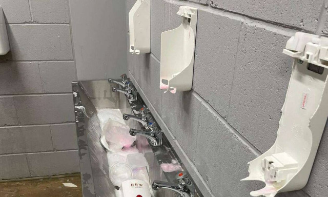 Οι χούλιγκαν ξαναχτύπησαν στην Αγγλία – «Έσπασαν» το γήπεδο (photo)