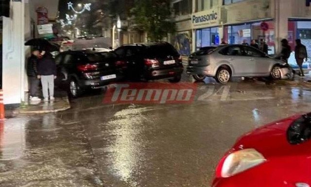 Πάτρα: Καραμπόλα τριών οχημάτων στο κέντρο της πόλης (pics)