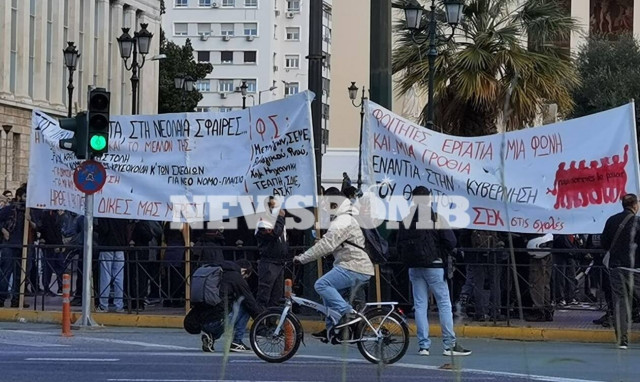 Επέτειος Γρηγορόπουλου: Από τα Προπύλαια ξεκίνησαν οι μαθητές για την πρώτη πορεία