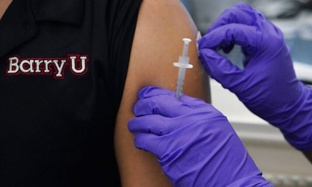 Κορονοϊός: H Γερμανία εξετάζει τον υποχρεωτικό εμβολιασμό στους υγειονομικούς