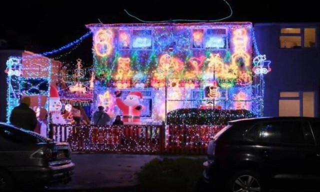 Το απόλυτο χριστουγεννιάτικο σπίτι στην Αγγλία: Έχει 30.000 λαμπάκια