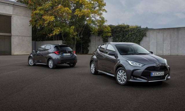 Το υβριδικό Mazda 2 είναι Toyota Yaris με άλλο σήμα