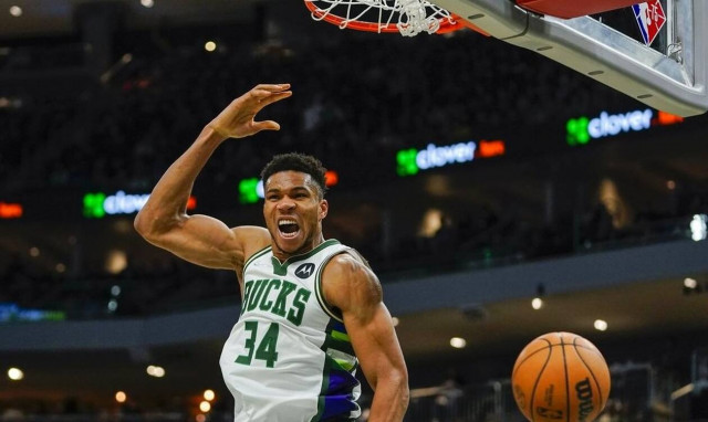 Γιάννης Αντετοκούνμπο: Με 27 πόντους σε 27 λεπτά η νίκη στα 27α γενέθλιά του κόντρα στους Καβαλίερς