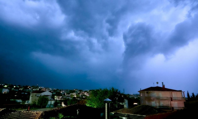 Καιρός - Θα συνεχιστούν τα έντονα φαινόμενα: Προβλήματα από την κακοκαιρία σε Αττική και Θεσσαλονίκη