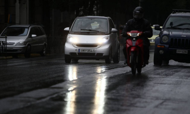 Κίνηση: Η βροχή έφερε μποτιλιάρισμα παντού – Πού υπάρχουν τα σημαντικότερα προβλήματα
