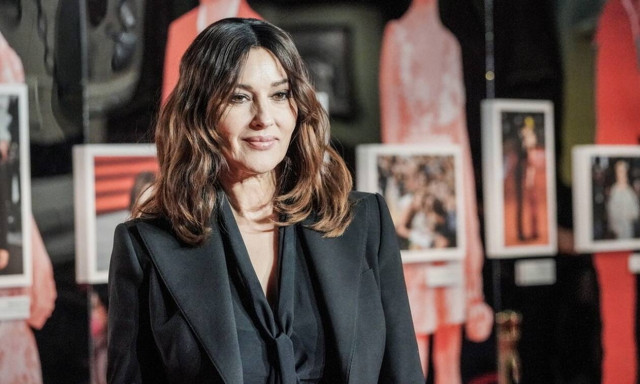 Η 57χρονη Monica Bellucci ποζάρει στο εξώφυλλο του Sunday Times Style: «Θέλω να γεράσω όμορφα»