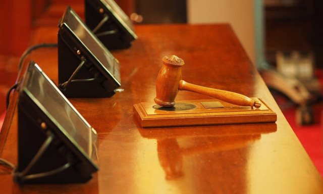 Πάτρα: Σκότωσε τον σύντροφό της με παγοκόφτη - Τι ισχυρίστηκε ενώπιον του δικαστηρίου