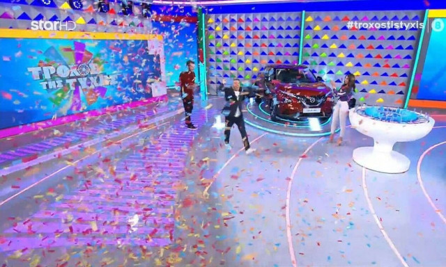 Τροχός της Τύχης: Κέρδισε το πρώτο αυτοκίνητο της σεζόν και έγινε χαμός! (video)