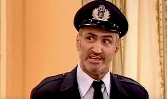 «Αστυνόμος Μπάμπης Μπάμπουρας»: To απίστευτο ποσό που πήρε ο Περικλής Αλμπάνης στο «Κων/νου & Ελένης