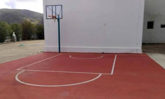 Νάξος: Πώς «ξεφύτρωσε» η μπασκέτα στη γωνία του γηπέδου - Τι λέει ο πρόεδρος της κοινότητας