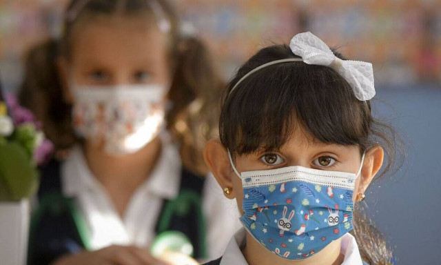 Μετάλλαξη Όμικρον: Αυτά είναι τα συμπτώματα που πρέπει να προσέχουν οι γονείς στα παιδιά