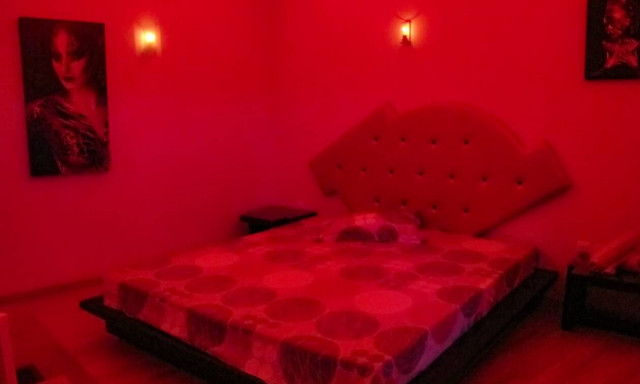 Έφοδοι της ΕΛ.ΑΣ. στην Αθήνα: Αντί για μασάζ έκαναν ερωτικά ραντεβού