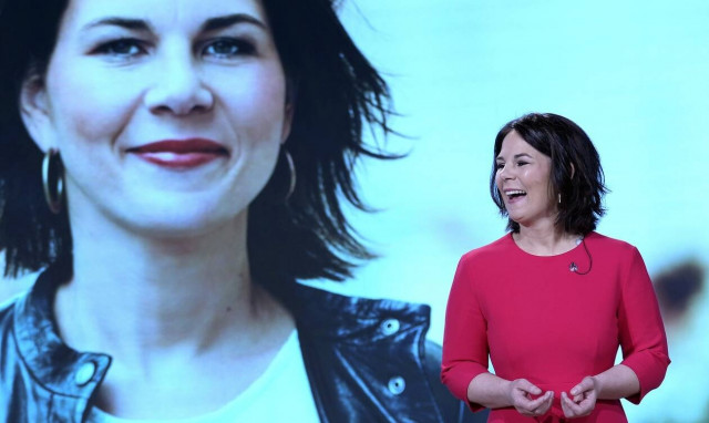 Αναλένα Μπέρμποκ: Ποια είναι η Γερμανίδα ΥΠΕΞ που θέλει να «τρίξει τα δόντια» σε Πούτιν και Ερντογάν