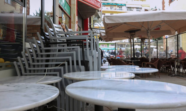 Εστίαση: Υπέστη βαρύ πλήγμα την περίοδο της πανδημίας - Τι δείχνει έρευνα του Ε.Ε.Α