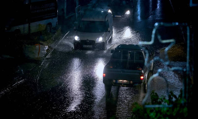 Καιρός: Η κακοκαιρία «χτυπά» την Ήπειρο - Ποιες περιοχές θα σαρώνουν καταιγίδες τις επόμενες ώρες