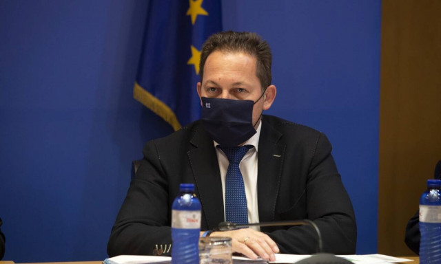 Στέλιος Πέτσας στο Newsbomb: Κανονικά το πρόστιμο των 100 ευρώ, «όχι» σε lockdown