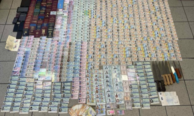 Εξαρθρώθηκε κύκλωμα πλαστογραφίας, εμπορίας ταξιδιωτικών εγγράφων και διακίνησης μεταναστών