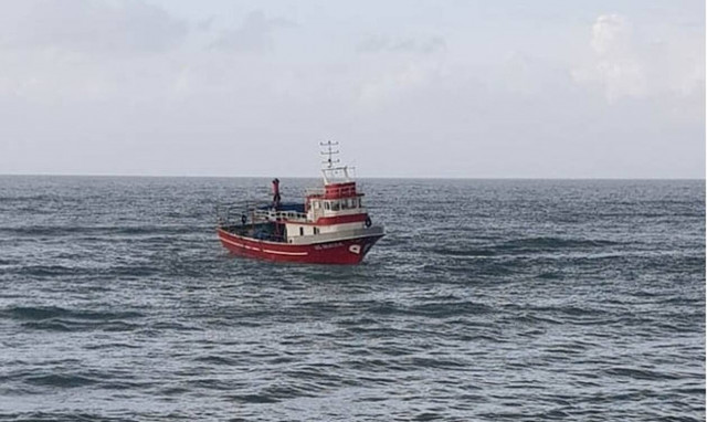 Πρέβεζα: Πέπλο μυστηρίου με εγκαταλειμμένο τουρκικό ψαράδικο πλοίο