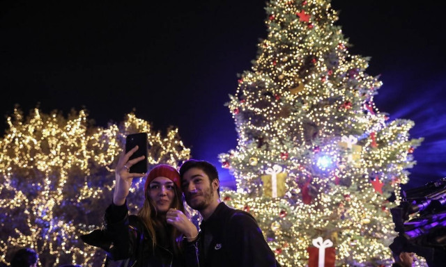 Greece confirms 5,087 new coronavirus infections on Friday, 103 deaths; 702 on ventilators