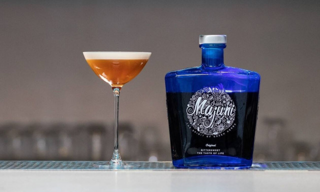 Όταν ένα ελληνικό βοτανικό ποτό αρκεί για να απογειώσει το after work ραντεβού στην πόλη