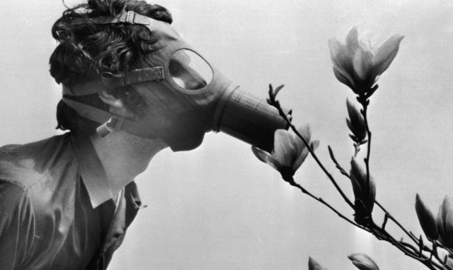 Ο κορονοϊός έφυγε, η παροσμία μένει: Πώς είναι να σου μυρίζουν όλα σαν χαλασμένο κρέας