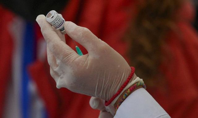 Αναμνηστική δόση και θάνατοι λόγω COVID-19: Τι δείχνουν τα δεδομένα από το Ισραήλ