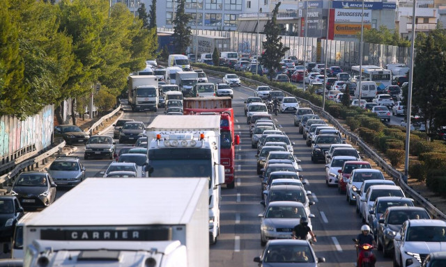 Κίνηση στους δρόμους: Μποτιλιάρισμα σε Αττική Οδό και Κηφισό