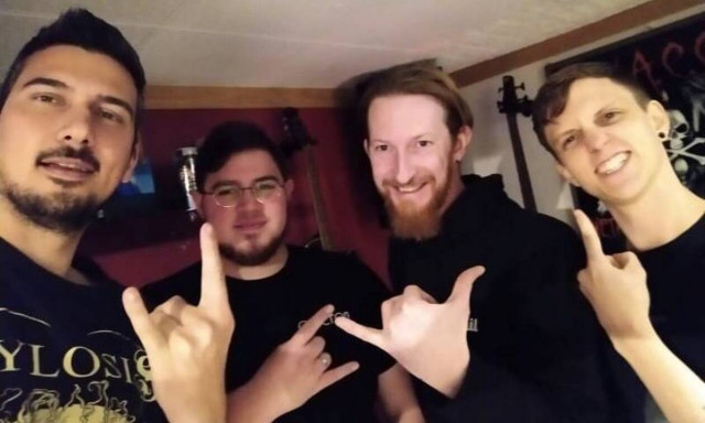 Η «Όμικρον» εκτός από μετάλλαξη είναι και death metal μπάντα - Έχει πρόθεση να αλλάξει όνομα;