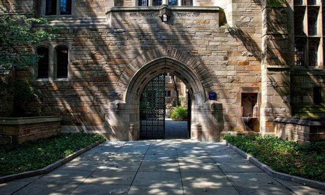 Βρετανία: Φοιτητές δεν έχουν χρήματα και εκδίδονται για να σπουδάσουν