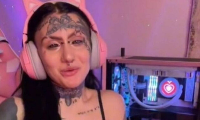 Την αποκαλούν «δαίμονα» και αποκαλύπτει πως ήταν πριν ξοδέψει 45.000$ για τατουάζ και πίρσινγκ