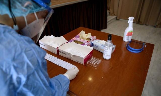 Μετάλλαξη Όμικρον: Συναγερμός για δυο νέα κρούσματα στην Κρήτη