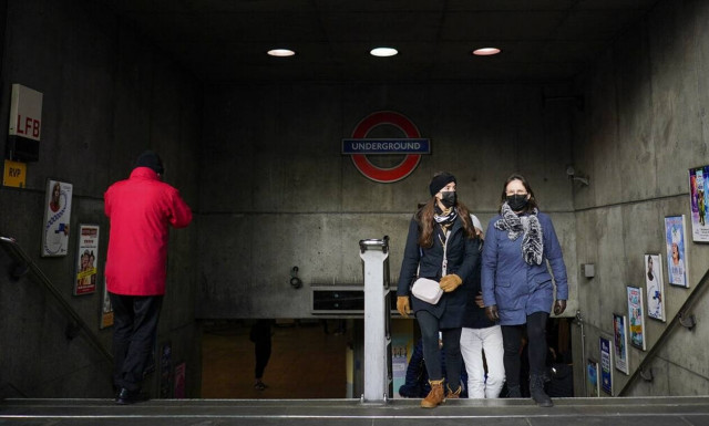 Βρετανία: Εξαπλώνεται η μετάλλαξη Όμικρον - Αυξάνεται το επίπεδο συναγερμού