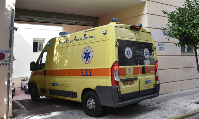 Μαρούσι: Σε κρίσιμη κατάσταση 84χρονος που έπεσε στο «κενό» από δεύτερο όροφο πολυκατοικίας