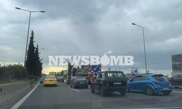 Σύγκρουση οχημάτων στην Κηφισίας - Μεγάλες κυκλοφοριακές καθυστερήσεις