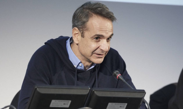 PM Mitsotakis leads Istiea meeting on reconstruction plan of fire-ravaged northern Evia
