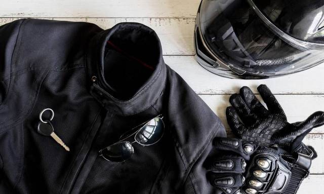 Κέλυφος αβγού vs «κέλυφος» μοτοσικλετιστή: Δείτε στο βίντεο τα κοινά τους σημεία