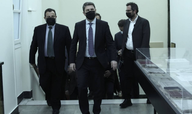 O Nίκος Ανδρουλάκης και το σύγχρονο κόμμα χωρίς πελατειακές σχέσεις