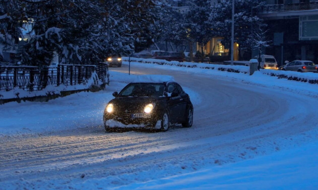 Τα απαραίτητα αξεσουάρ που θα πρέπει να έχουμε στο αυτοκίνητο το χειμώνα