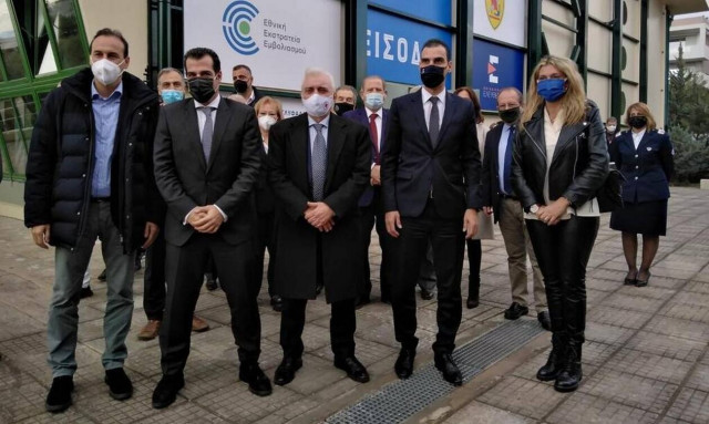 Εγκαίνια στο mega Εμβολιαστικό Κέντρο στη Γλυφάδα – Δυνατότητα για 1.800 ραντεβού καθημερινά