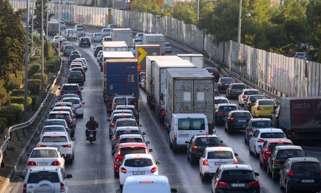 Κίνηση στους δρόμους: «Kόλαση» ο Κηφισός - Πού έχει μποτιλιάρισμα
