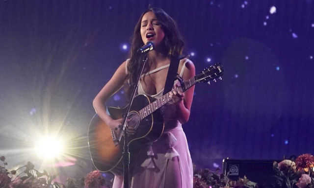 Ανασκόπηση 2021: Αυτά είναι τα τραγούδια που «λιώσαμε» τη χρονιά που φεύγει