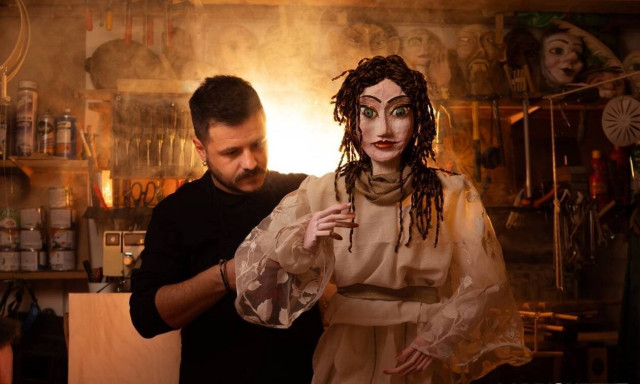 Χρήστος Τζίκας: Μύηση στην ιεροτελεστία πίσω από το κουκλοθέατρο - «Μυσταγωγία» χαμένη στον χρόνο