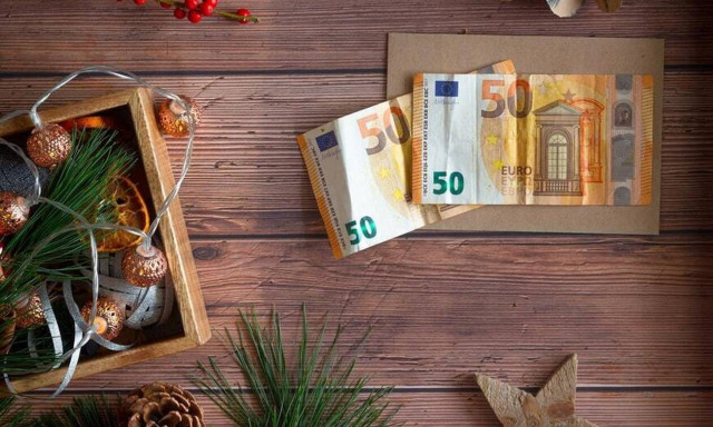 Δώρο Χριστουγέννων: Μέχρι πότε πρέπει να καταβληθεί - Τι ισχύει με όσους ήταν σε αναστολή