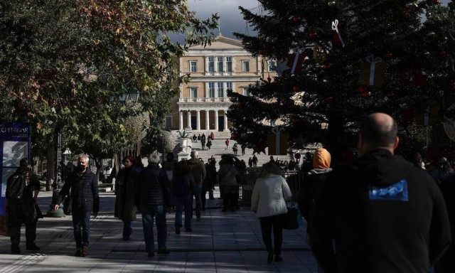 Κορονοϊός: Καμπανάκι από τον καθηγητή Παπαζήση - «Επελαύνει η Όμικρον»