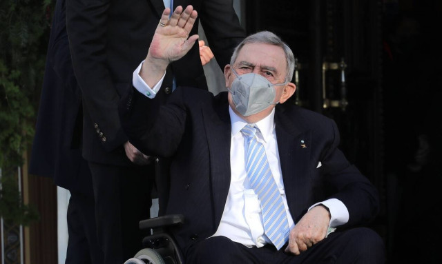 Τέως βασιλιάς Κωνσταντίνος: Αγώνας για να σταθεροποιηθεί η κατάστασή του (vid)