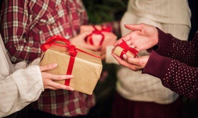 Φέτος τα Χριστούγεννα ξετυλίγουμε τη μαγεία και απολαμβάνουμε μία μαγική ατμόσφαιρα στο σπίτι μας