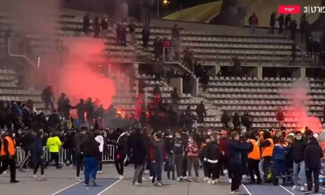Στο έλεος της βίας η Γαλλία: Νέα επεισόδια σε αγώνα ποδοσφαίρου - Έκαναν «ντου» οι οπαδοί (video)