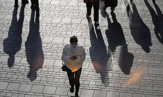 Η «ακτινογραφία» της μετάλλαξης Όμικρον: Πώς μπορεί να επηρεάσει το νέο στέλεχος την πανδημία