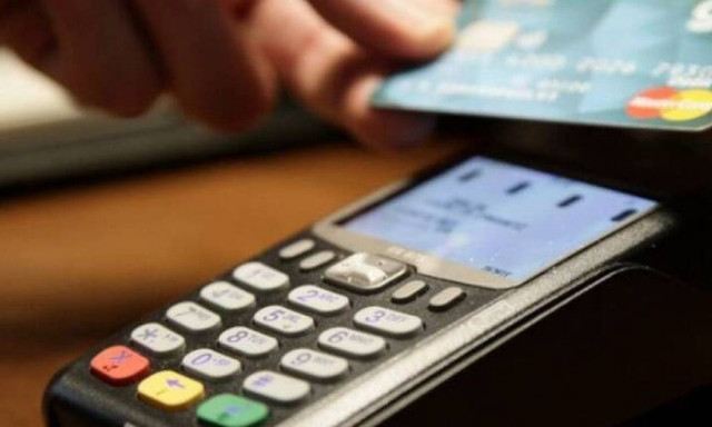 Πώς να χρησιμοποιήσετε την κάρτα σας από την Πρωτοχρονιά για να σας χαρίσουν έως και 2.200 ευρώ